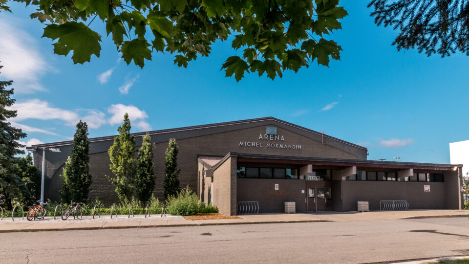 Façade de l’aréna Michel-Normandin à Brossard