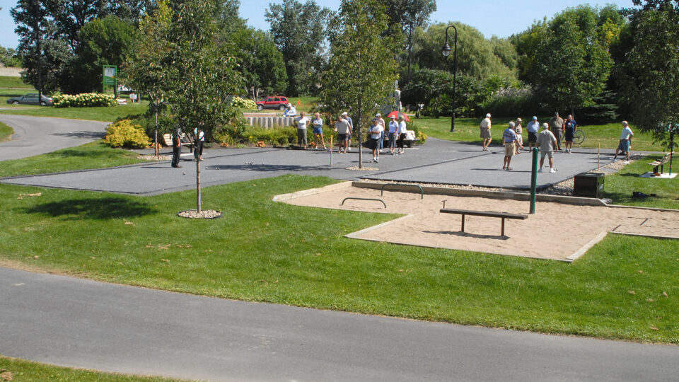 Tournoi de pétanque au parc Saint-Laurent de Brossard
