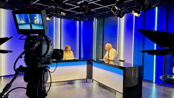 Doreen Assaad, mairesse de Brossard, lors de son passage à TVRS pour parler de son